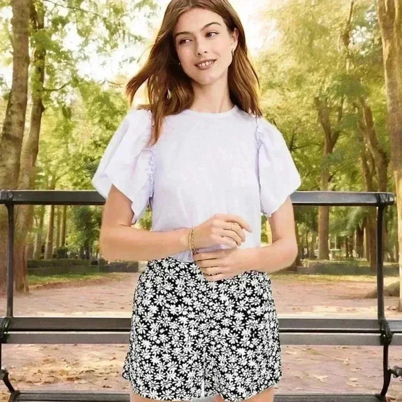 Loft Pleated Black and White Pull On Shorts in Daisy Women's Size Small. - Picture 3 of 7